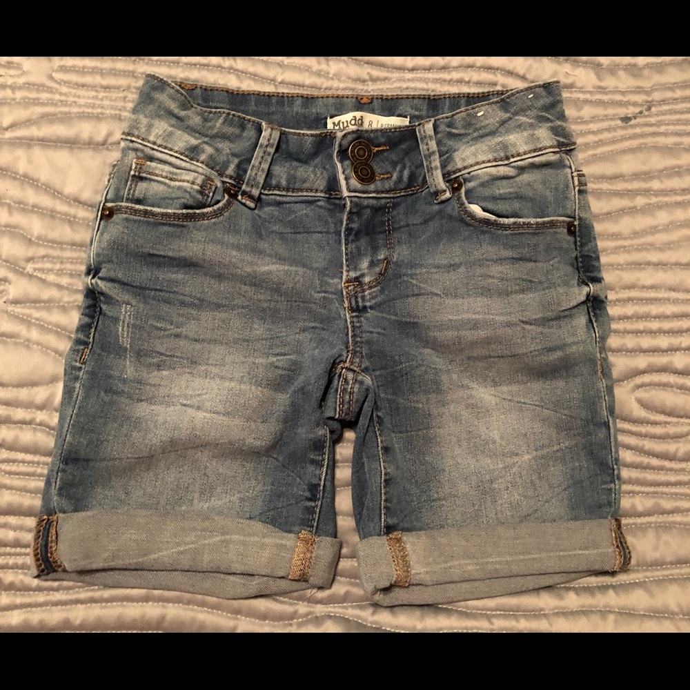 Mudd Bermuda Shorts. Light to Medium Wash.